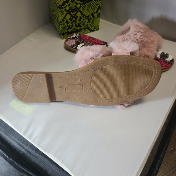 Pink faux fur sandals slip ons - Picture 7 of 10